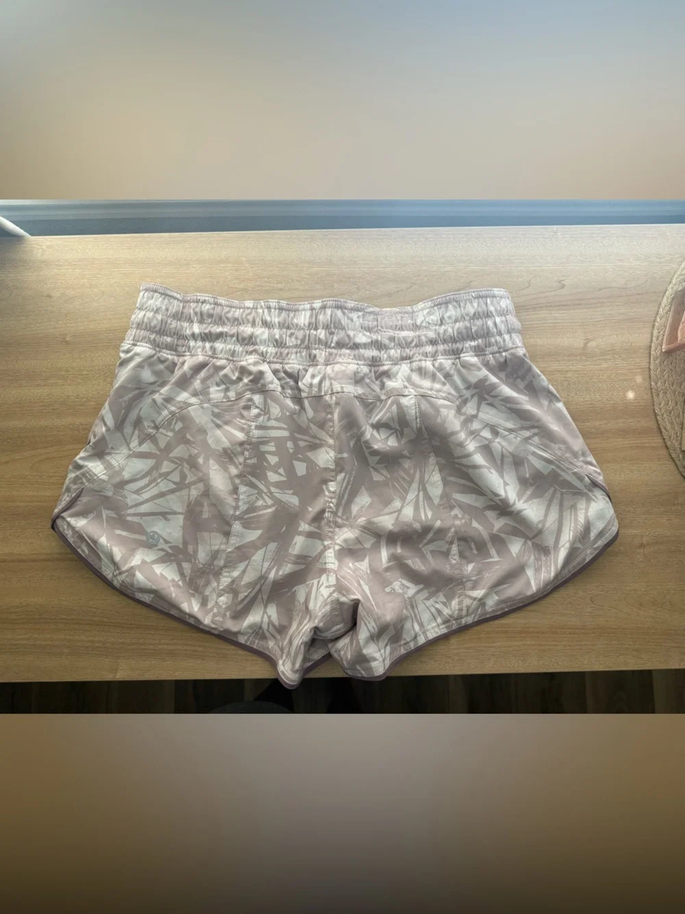 Lululemon choose a side reversible mode rise short 3” size 6